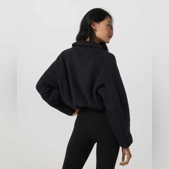 Vuori Alpine Sherpa Jacket in Black.  Size Medium 
Like New - Picture 2 of 13